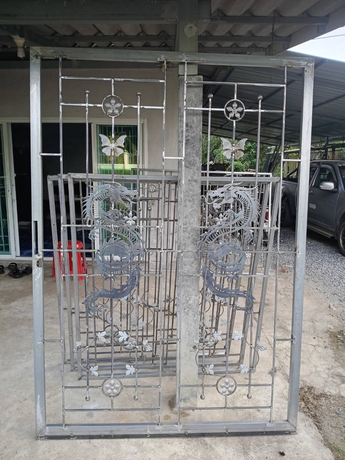 เหล็กดัดประตูลายมังกรทอง